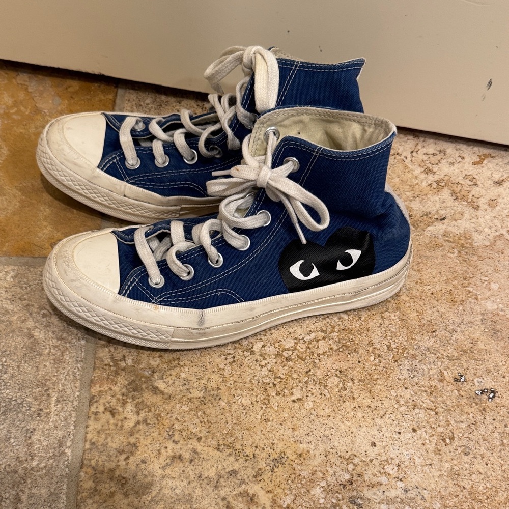 High-Top Canvas Sneakers in Navy with Contrast White Laces size 5
